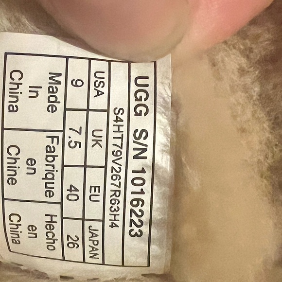 UGG Brown Classic tan Chestnut caramel Short warm comfy cabin Shearling Boots 9 - Picture 15 of 16